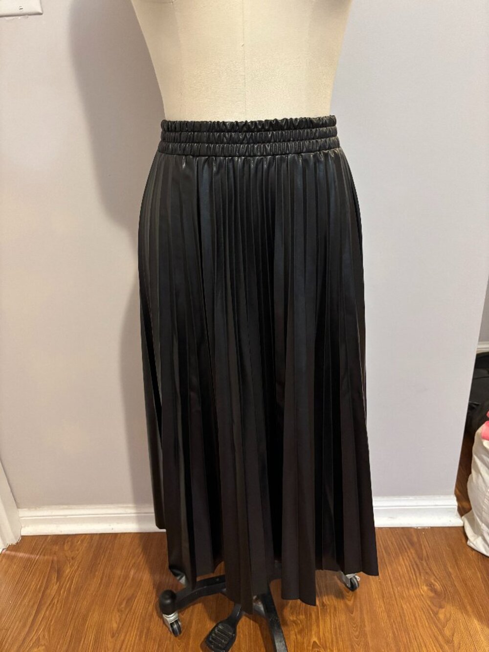MAX STUDIO faux leather pleated skirt XL